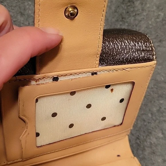 Small Kate Spade wallet snap & zipper closure...sew pictures for condition - Picture 13 of 15